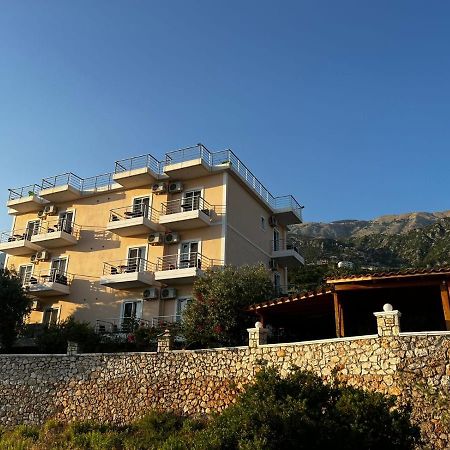Season Inn Dhërmi Eksteriør billede