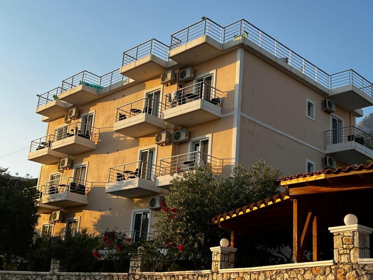 Season Inn Dhërmi Eksteriør billede