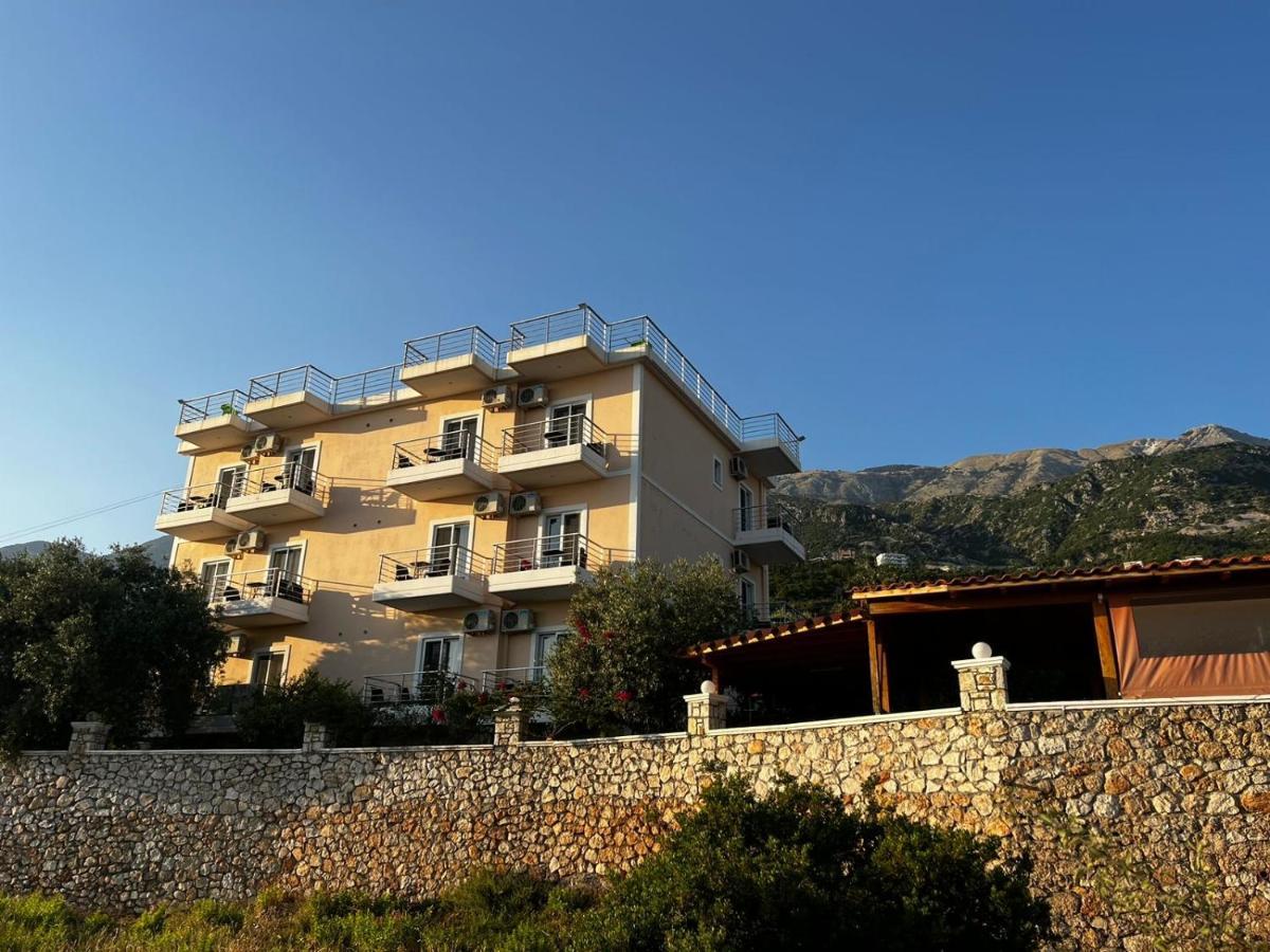 Season Inn Dhërmi Eksteriør billede