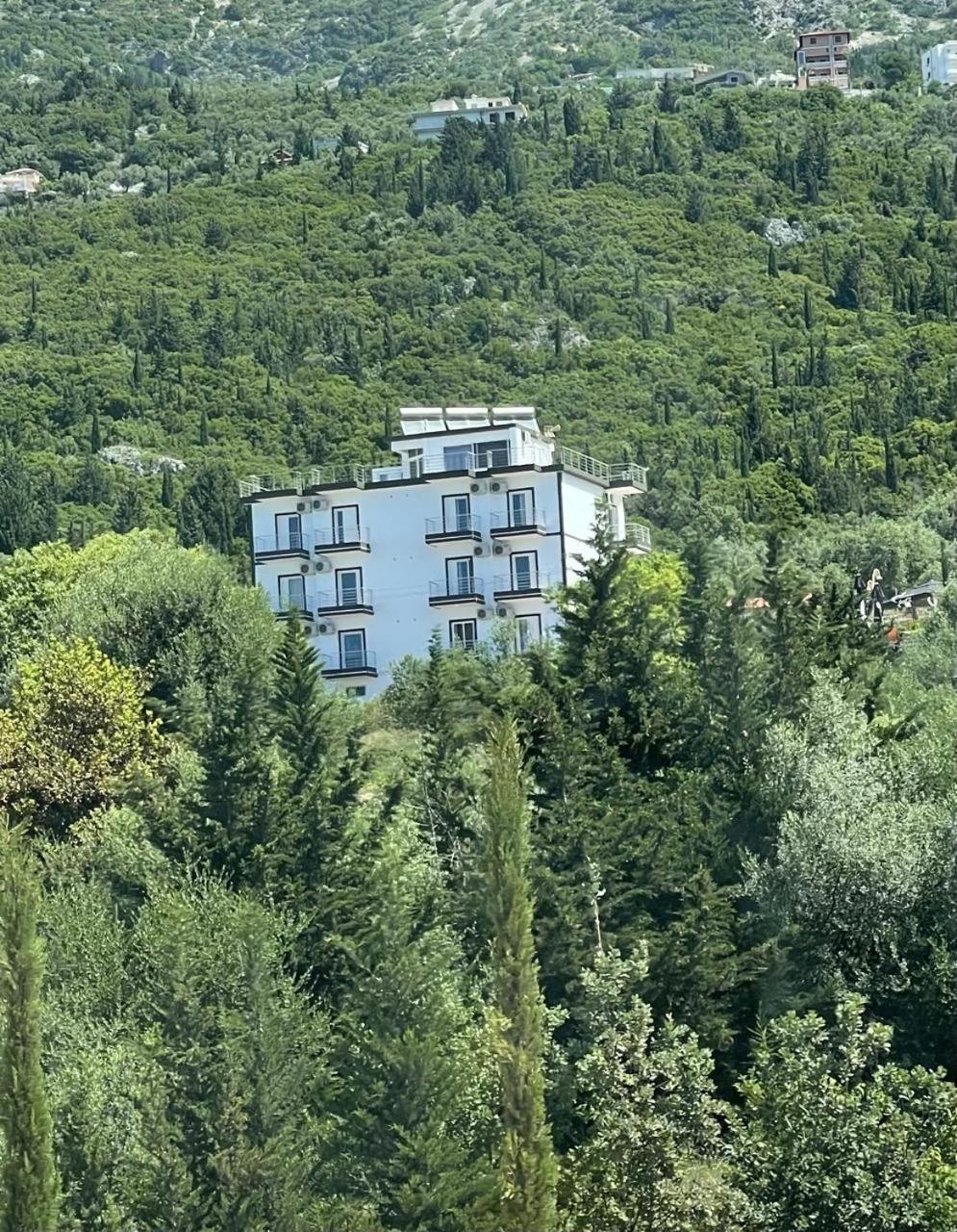 Season Inn Dhërmi Eksteriør billede