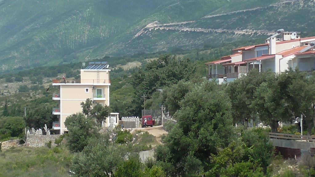 Season Inn Dhërmi Eksteriør billede