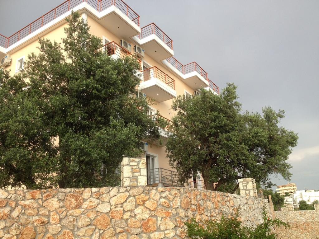 Season Inn Dhërmi Eksteriør billede