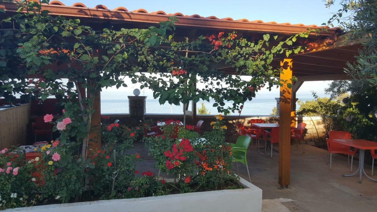 Season Inn Dhërmi Eksteriør billede